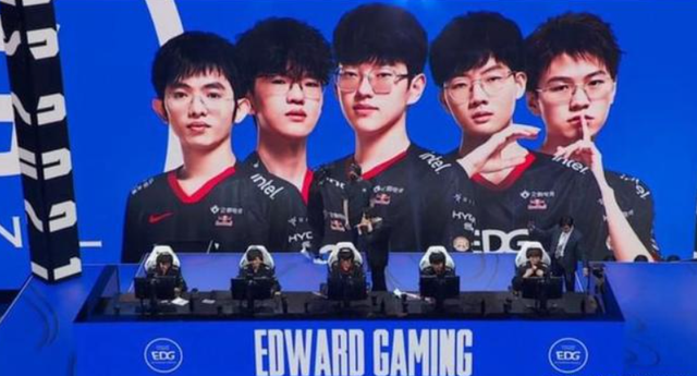 相比之下 相比之下