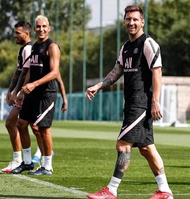 全队在8月 全队在8月