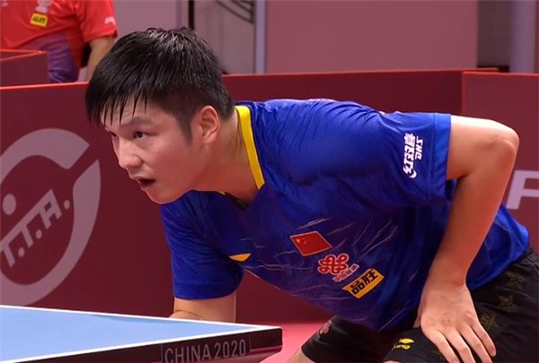 巴西本场比赛做出7次换人，因球员脑震荡额外获得2个换人名额.