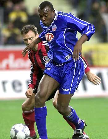 右翼形成 右翼形成