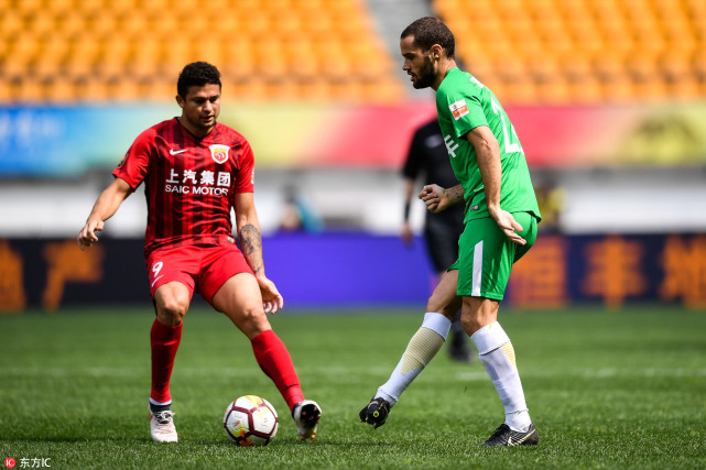 他完成从 他完成从